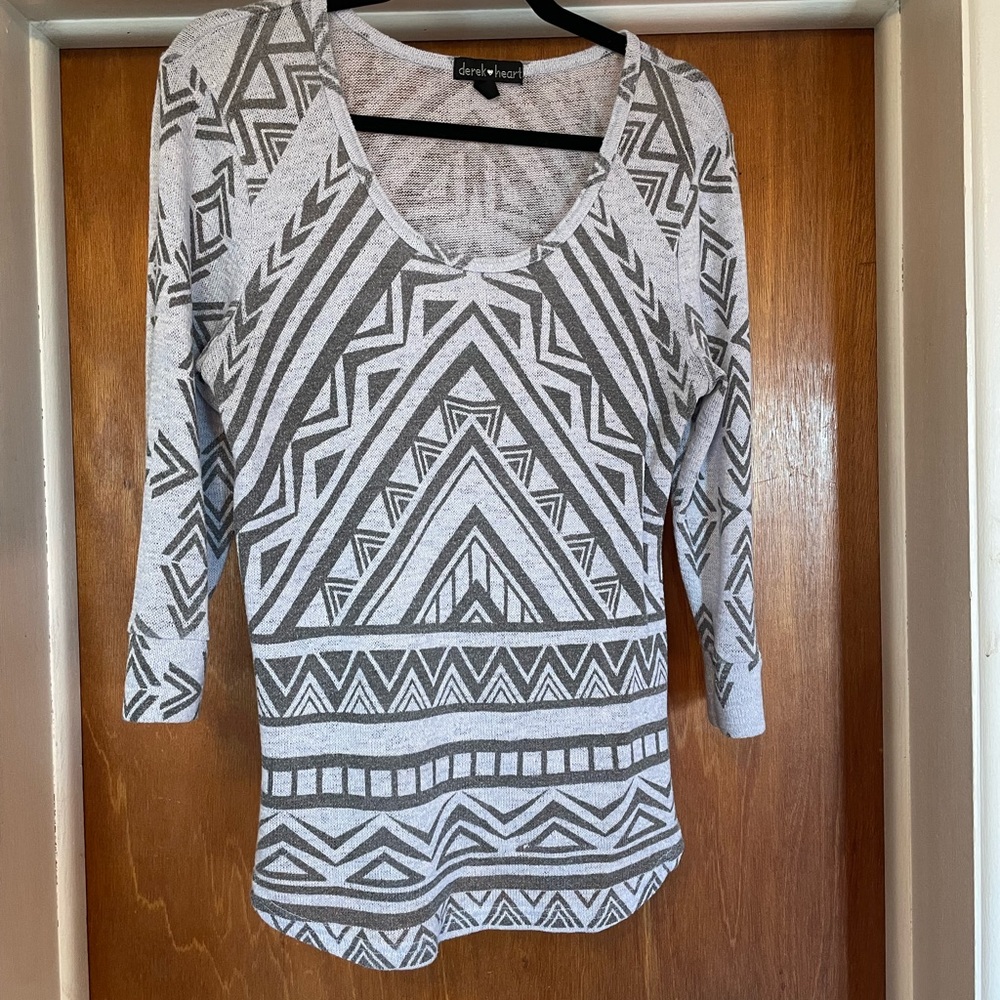 Derek Heart Black and White Geometric Long Sleeve Top
